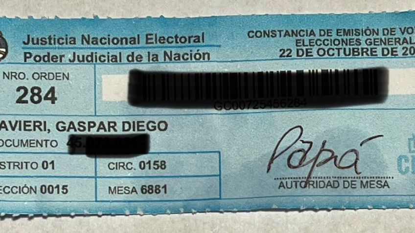 Fue autoridad de mesa donde votaron sus hijos y firmó el troquel de una